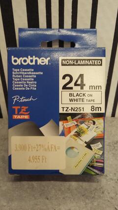 BROTHER FELIRATOZ SZALAG  24MM   BLACK ON WHITE TAPE   8M/CSOMAG    TZ-N251